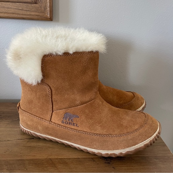 Sorel  suede tan faux fur bootie 7.5 - Picture 2 of 10